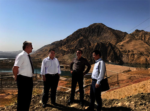 董事長(zhǎng)寧興剛節(jié)前赴海外慰問指導(dǎo)