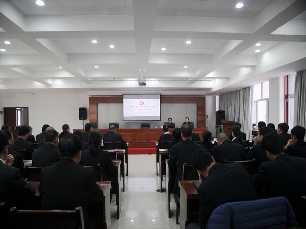 建設集團副總經理王明智深入掘進公司講黨課