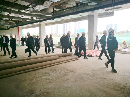 陜煤集團思創學院觀摩團走進陜煤建設天工公司承建的陜煤技術研究院施工現場