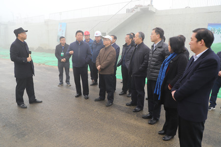 漢中市市長方紅衛視察陜煤建設漢中分公司鋪鎮污水廠截污干管項目