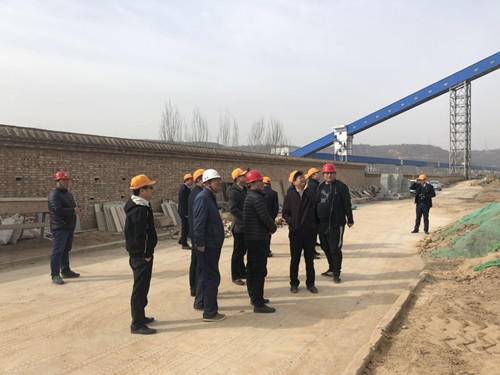 彬長集團黨委副書記高會岐一行深入陜煤建設(shè)天工公司土建七部鐵運公司項目檢查指導工作
