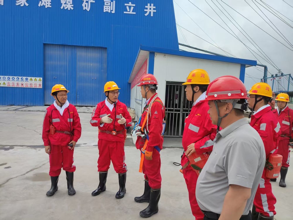 趙文革深入陜煤建設礦建二公司曹家灘副立井項目調研 趙文革深入陜煤建設礦建二公司曹家灘副立井項目調研