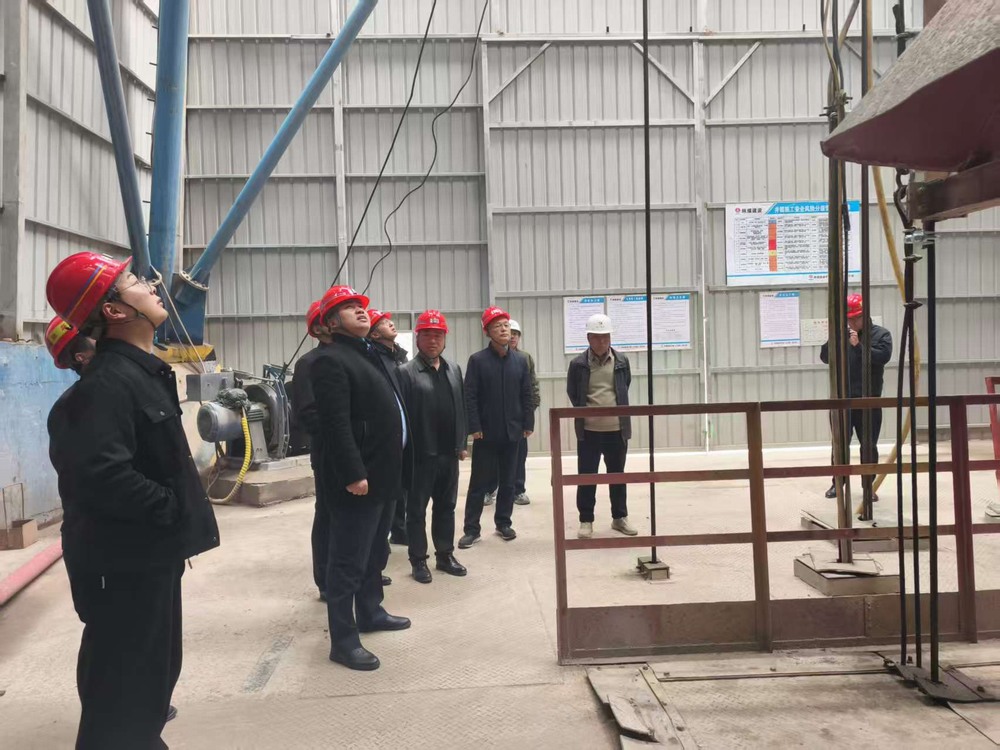 韓城礦業有限公司總工程師張杰一行深入礦建二公司第二項目部檢查指導項目復工復產工作